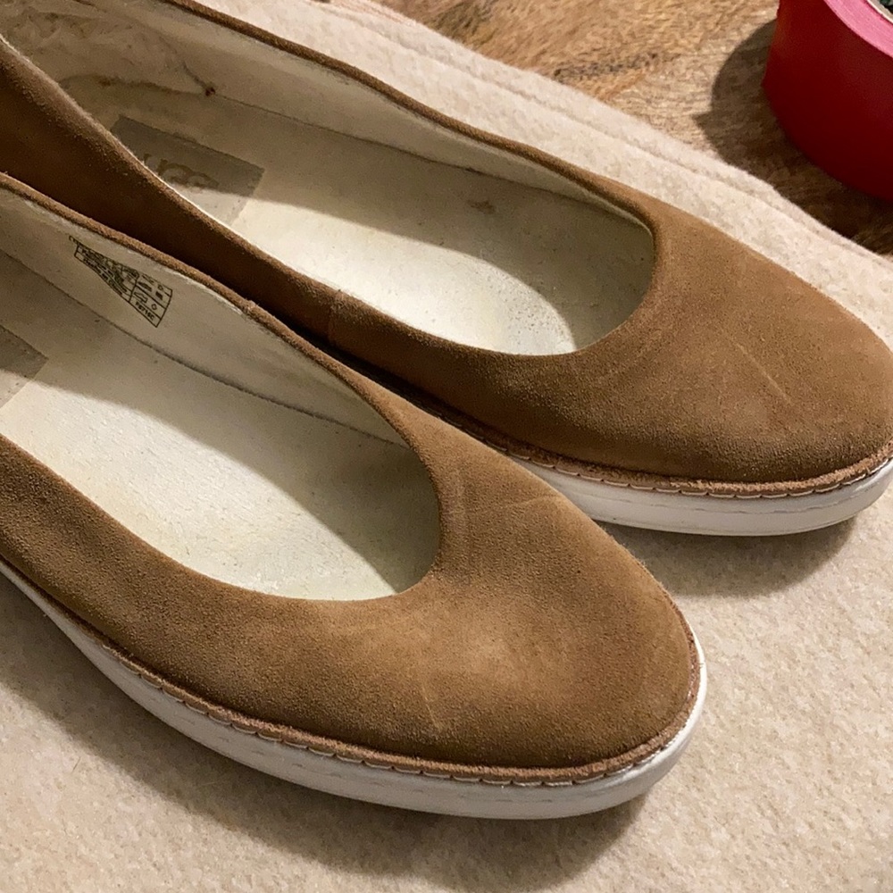 Like new Ugg suede flats